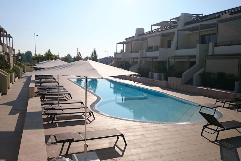 Residence Jesolo Lido Centro Con Piscina Buitenkant foto