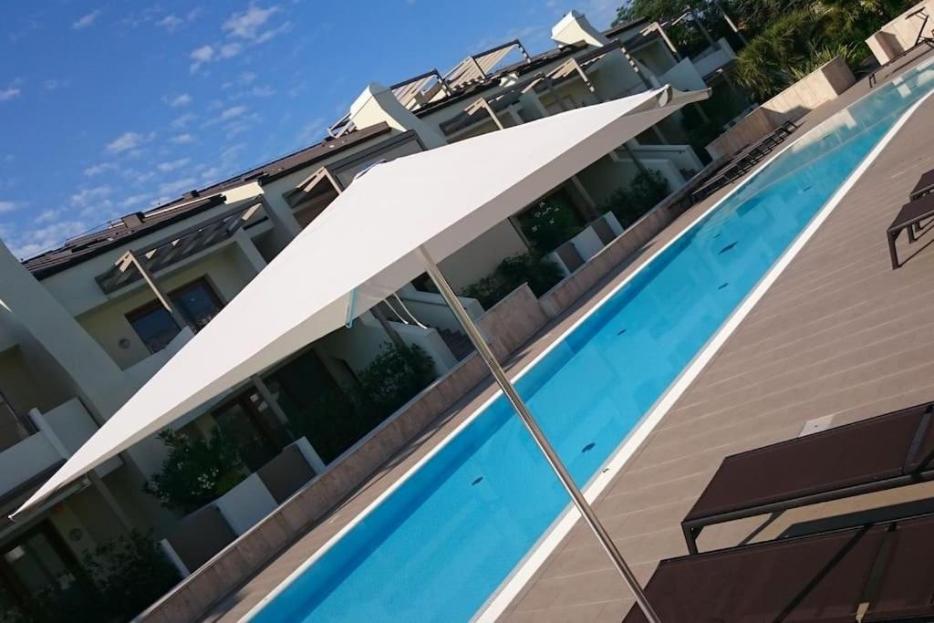 Residence Jesolo Lido Centro Con Piscina Buitenkant foto